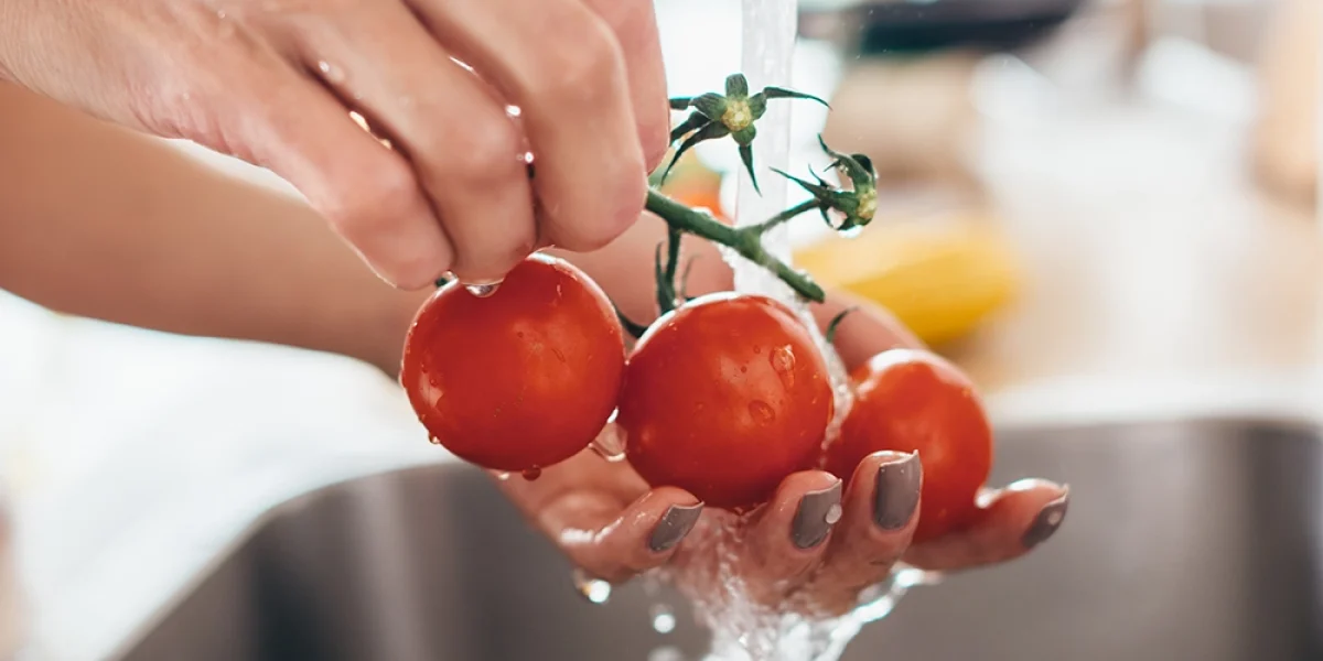 Como Lavar Frutas e Vegetais com Segurança Usando Água Filtrada Como Lavar Frutas e Vegetais com Segurança Usando Água Filtrada